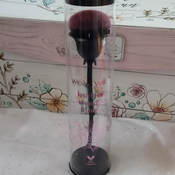 wet n wild Other - Limited Edition Rose WetnWild Blush brush